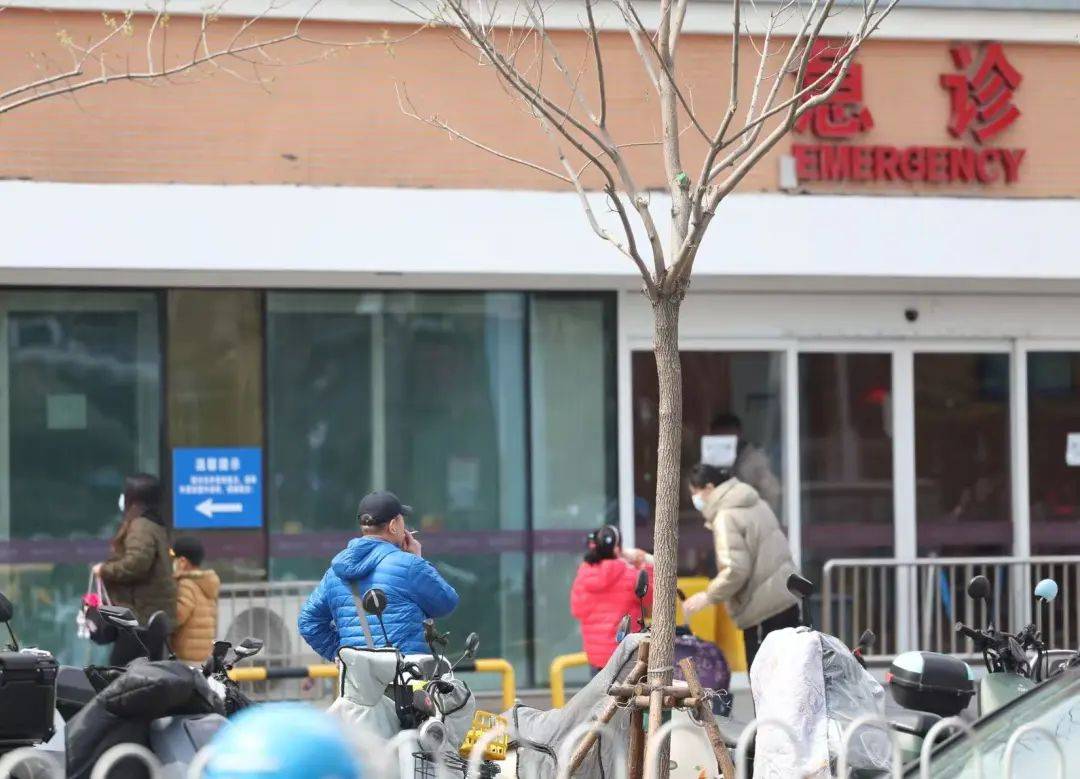 抽一路熏一路，公共场所的“游烟”何时不呛人？