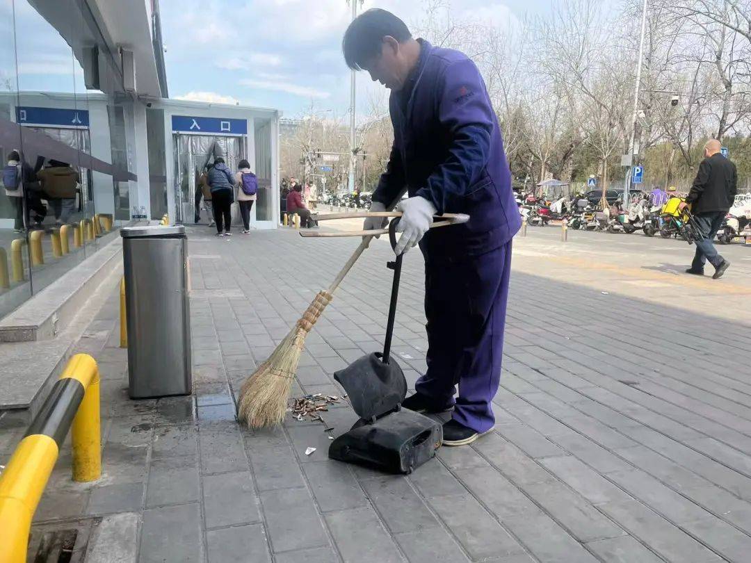 抽一路熏一路，公共场所的“游烟”何时不呛人？