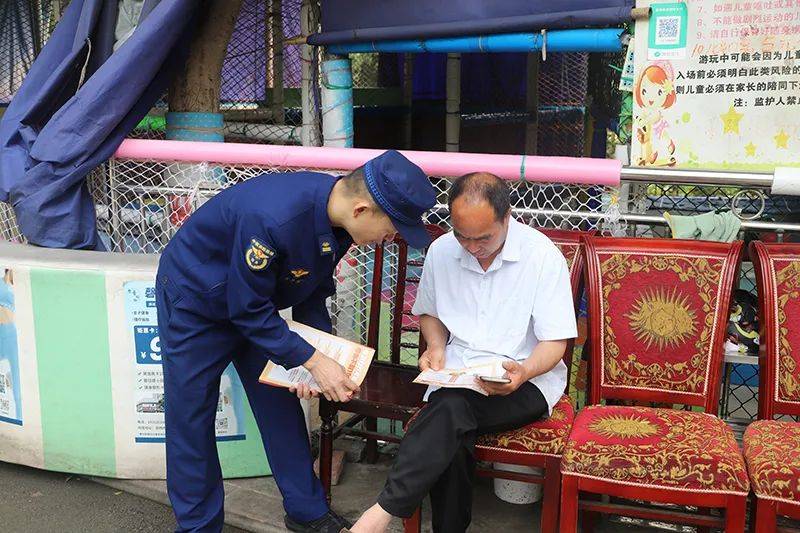 双桥消防宣传车送平安 老百姓喜获“防火秘籍”