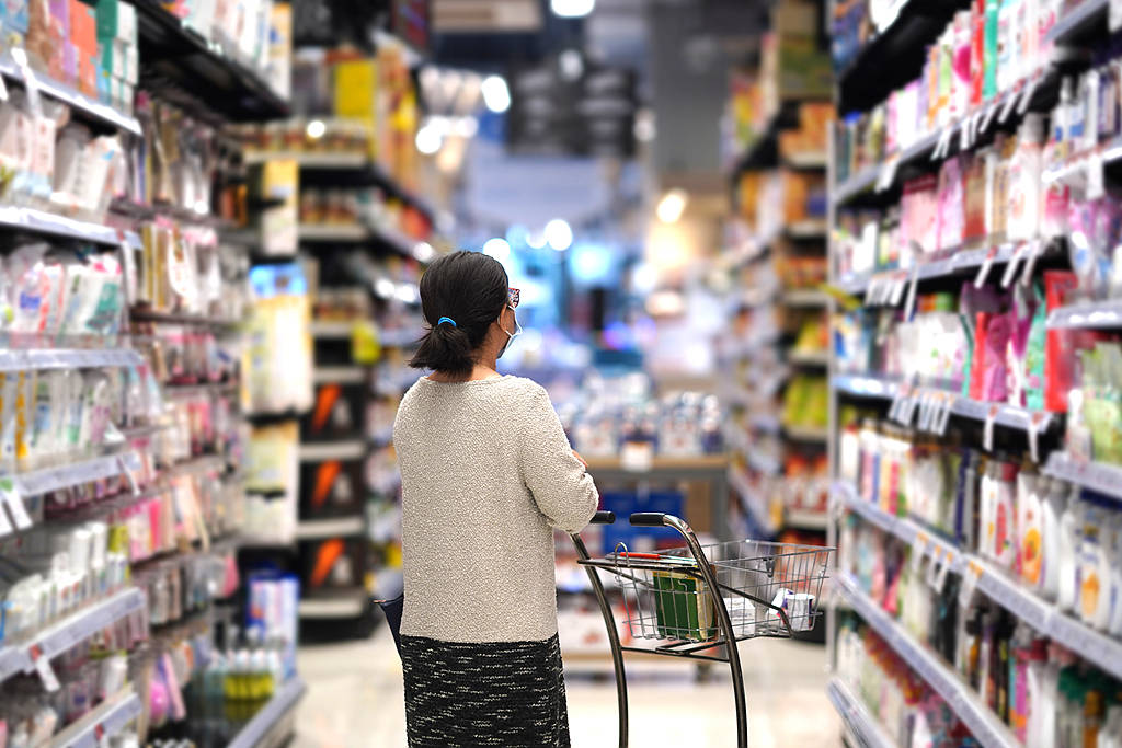 晚9点的“穷鬼超市” 挤满江浙沪上班族