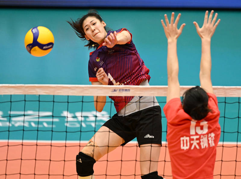 十五运|中国女排两大主攻对决,李盈莹坦言要向前辈学习:朱婷在,就不算爆冷