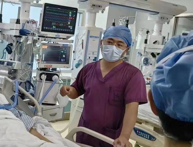 意识丧失、全身抽搐!为提神连喝6瓶功能饮料,36岁外卖员咖啡因中毒被送进ICU